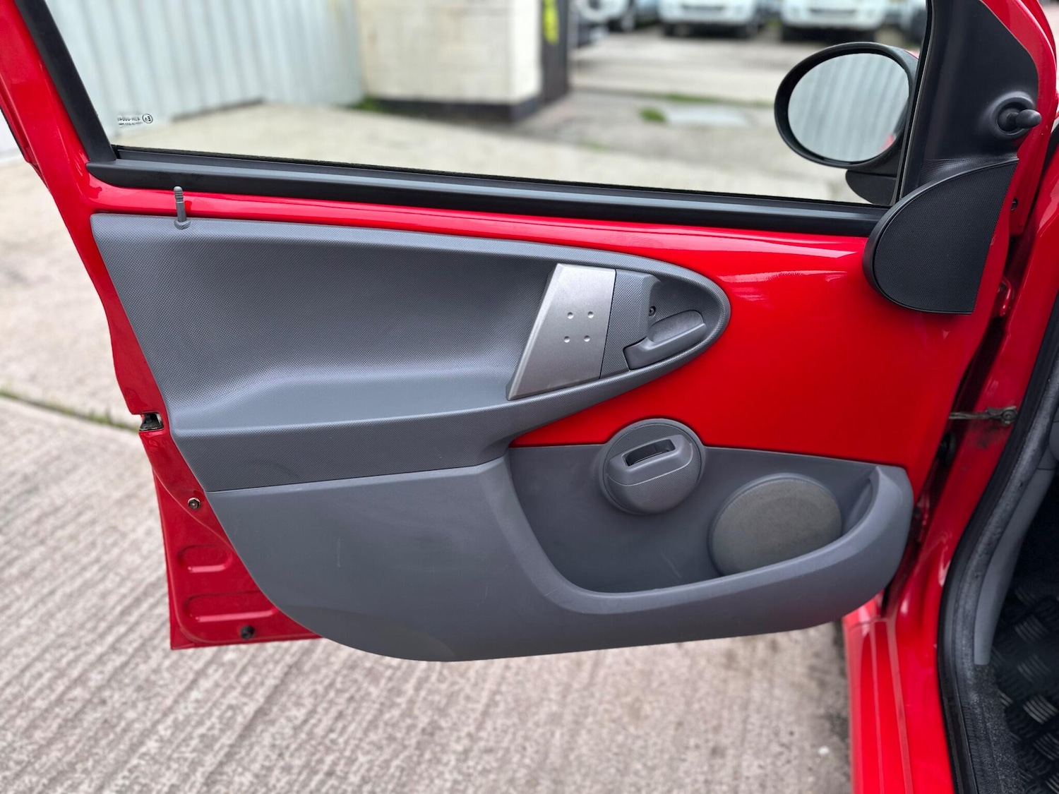 Used Toyota AYGO 2011 for sale - 77926114: Photo 44