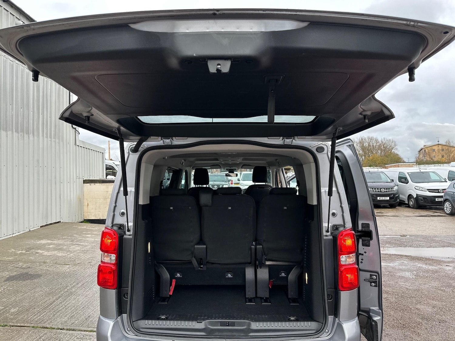 Used Peugeot Traveller 2022 for sale - 76714713: Photo 23