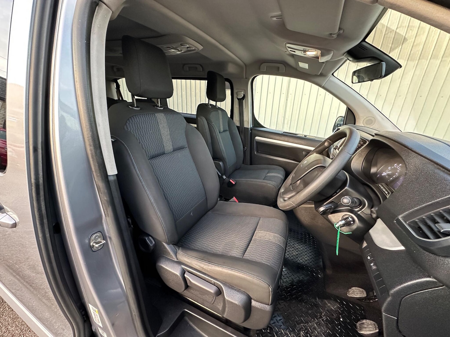 Used Peugeot Traveller 2022 for sale - 76714713: Photo 30