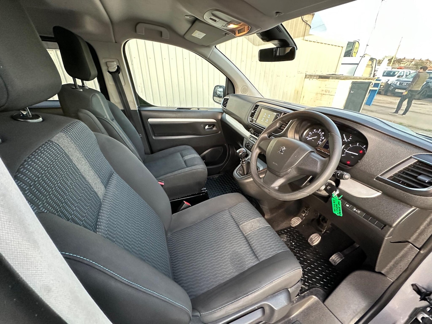 Used Peugeot Traveller 2022 for sale - 76714713: Photo 33