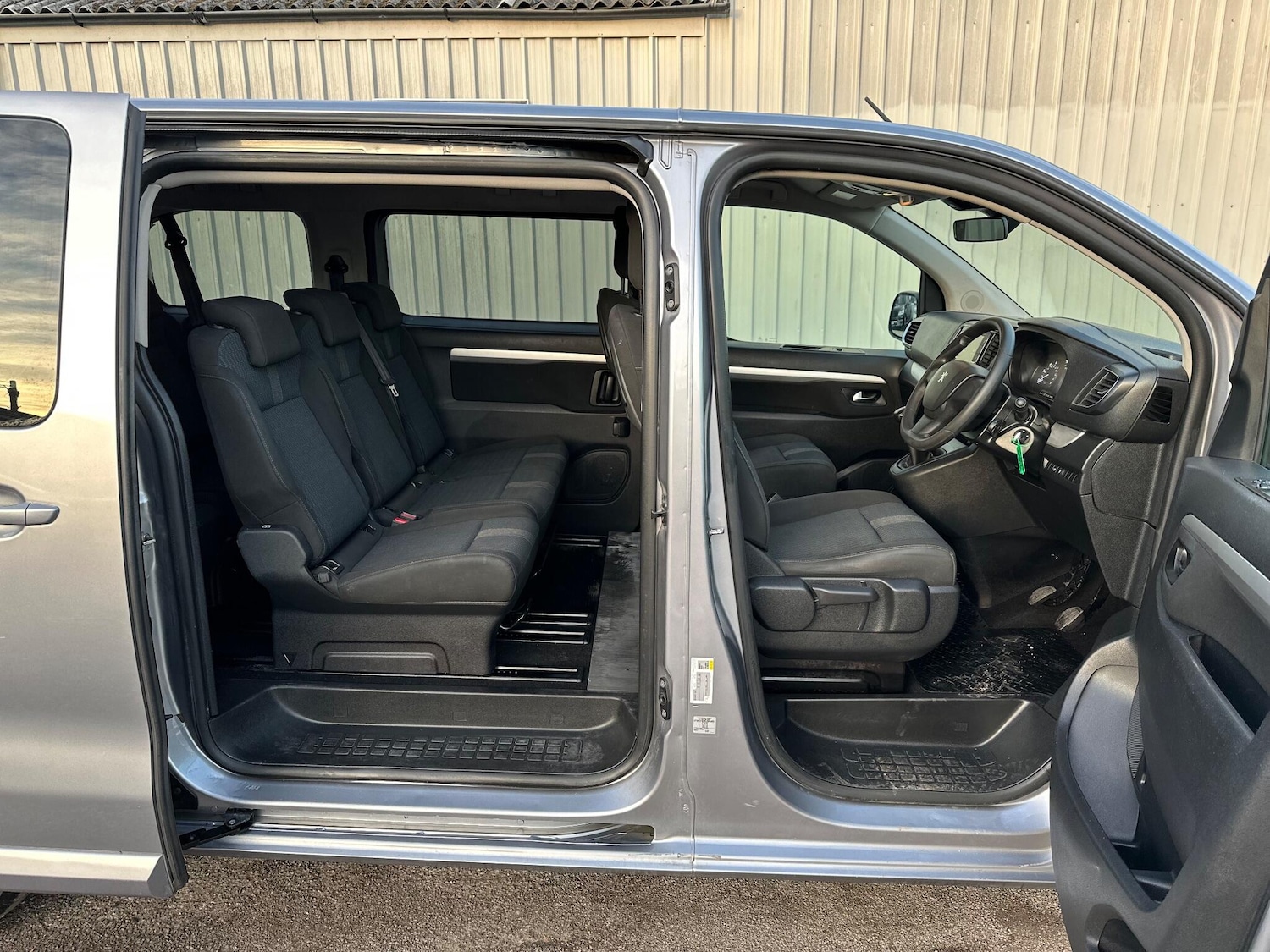 Used Peugeot Traveller 2022 for sale - 76714713: Photo 35