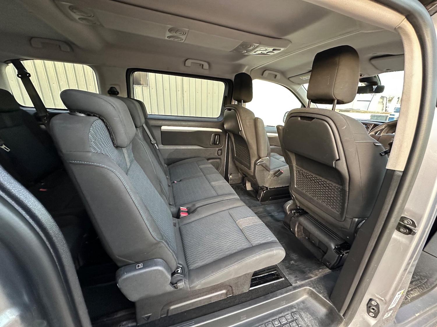 Used Peugeot Traveller 2022 for sale - 76714713: Photo 41