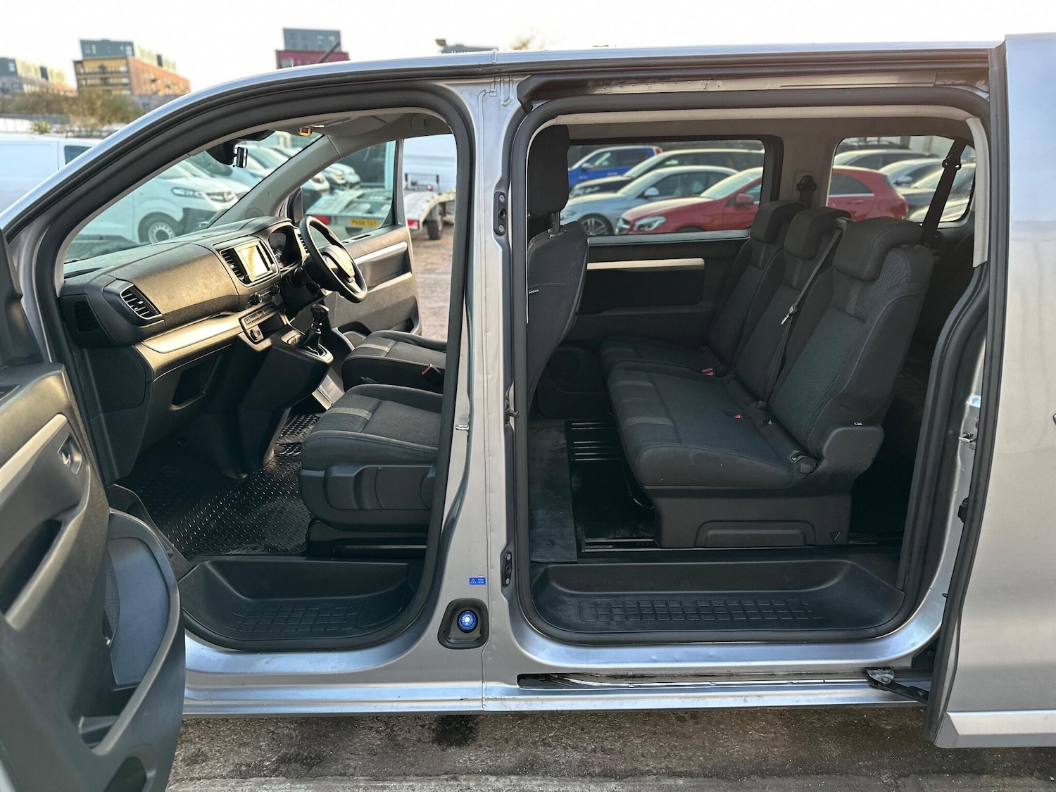 Used Peugeot Traveller 2022 for sale - 76714713: Photo 55