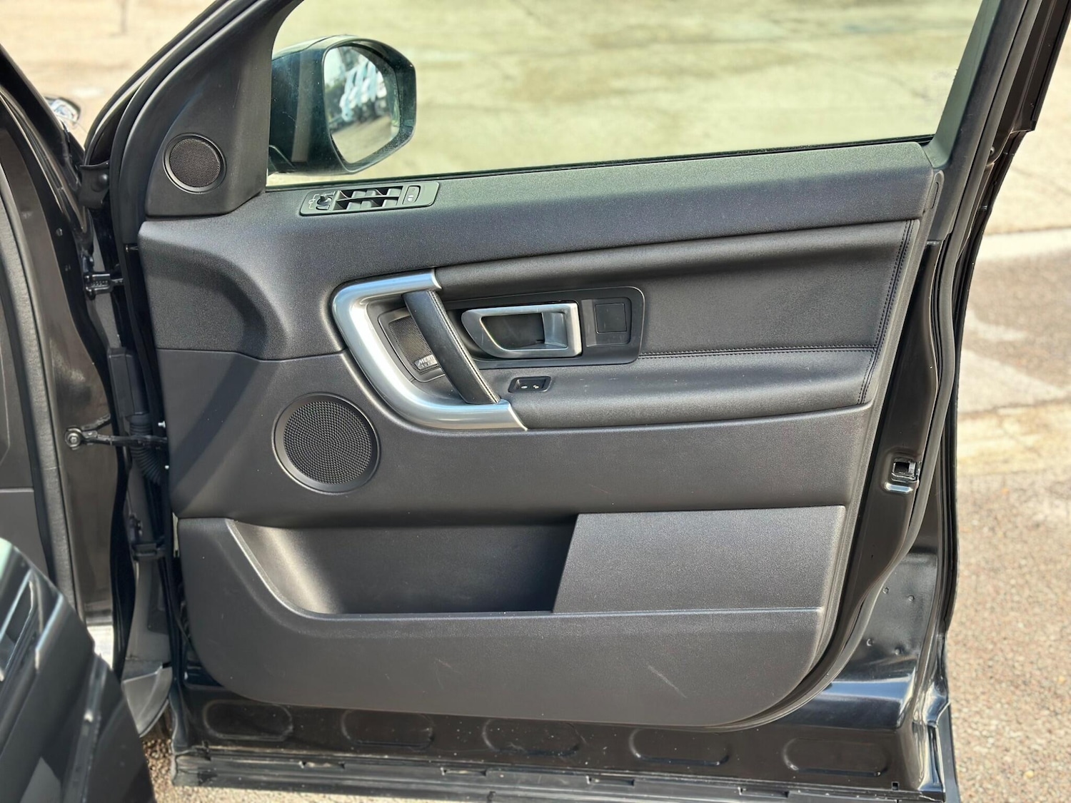 Used Land Rover Discovery Sport 2016 for sale - 76988421: Photo 32