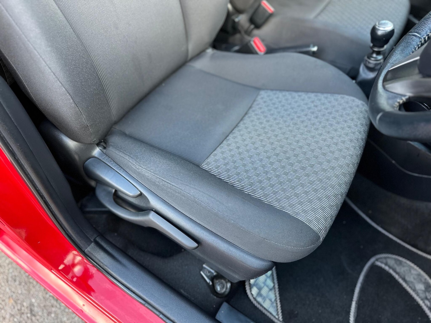 Used Toyota Yaris 2016 for sale - 77396602: Photo 28