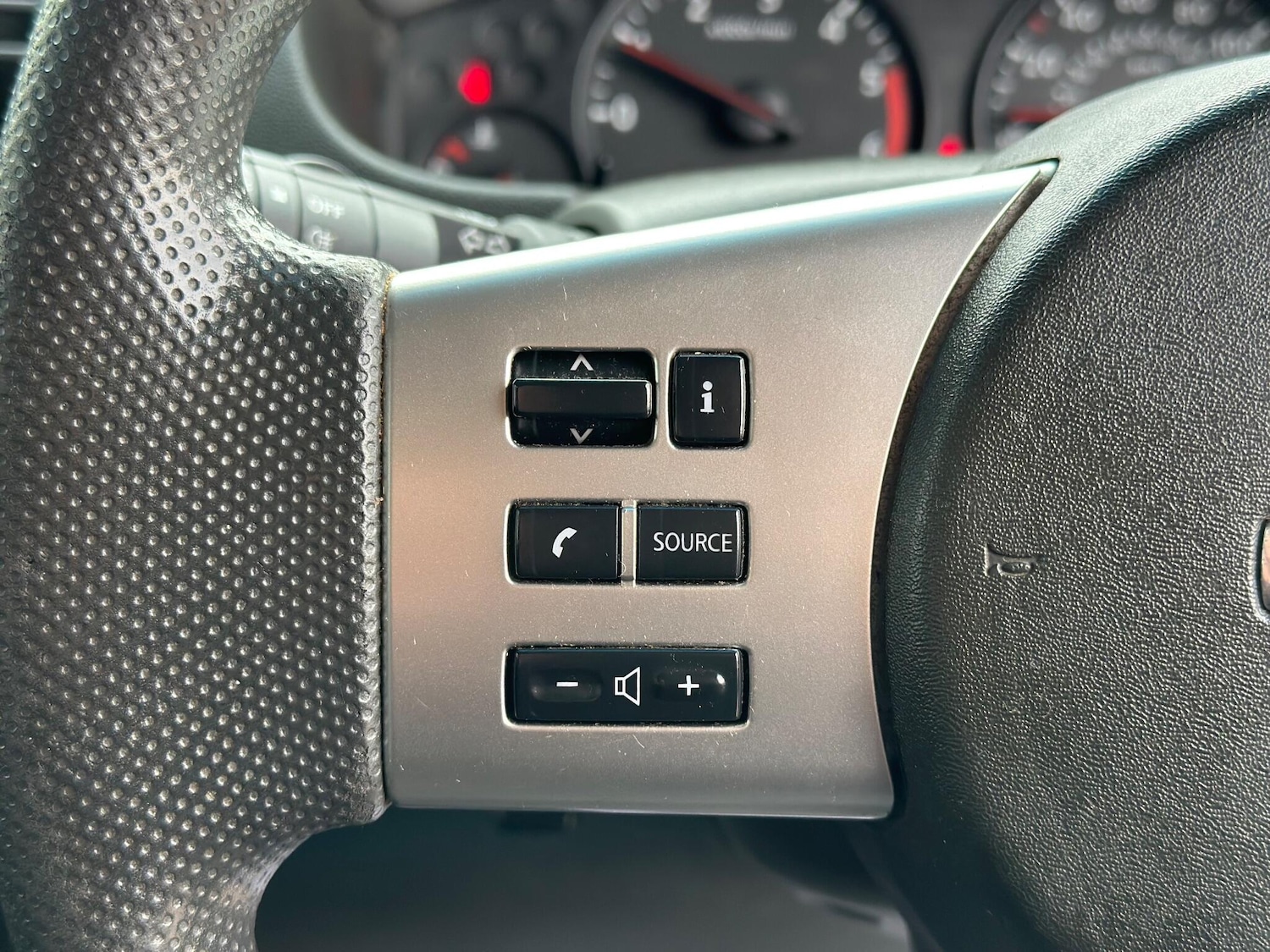 Used Nissan Navara 2013 for sale - 75990991: Photo 38