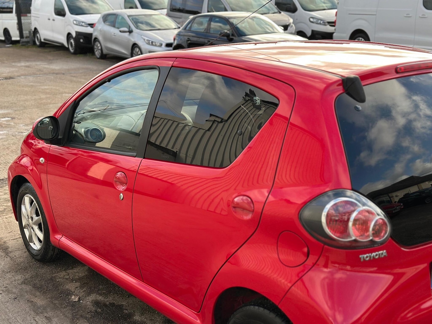 Used Toyota AYGO 2014 for sale - 76898638: Photo 31