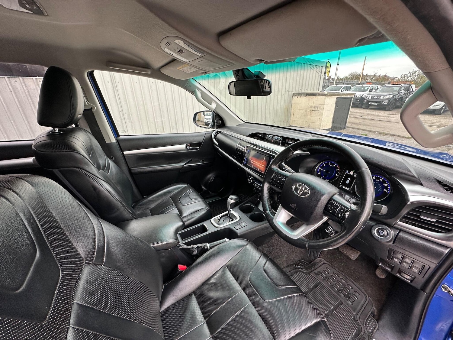 Used Toyota Hilux 2017 for sale - 76472751: Photo 34