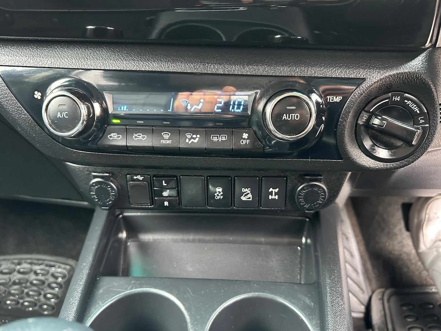 Used Toyota Hilux 2017 for sale - 76472751: Photo 38