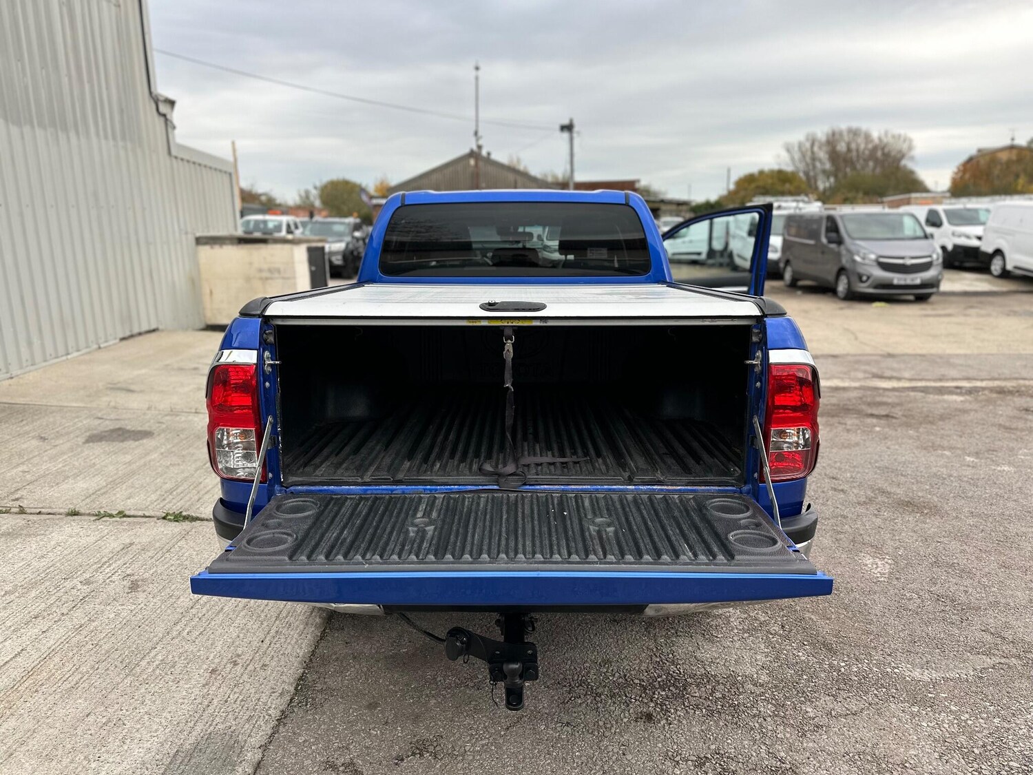 Used Toyota Hilux 2017 for sale - 76472751: Photo 46