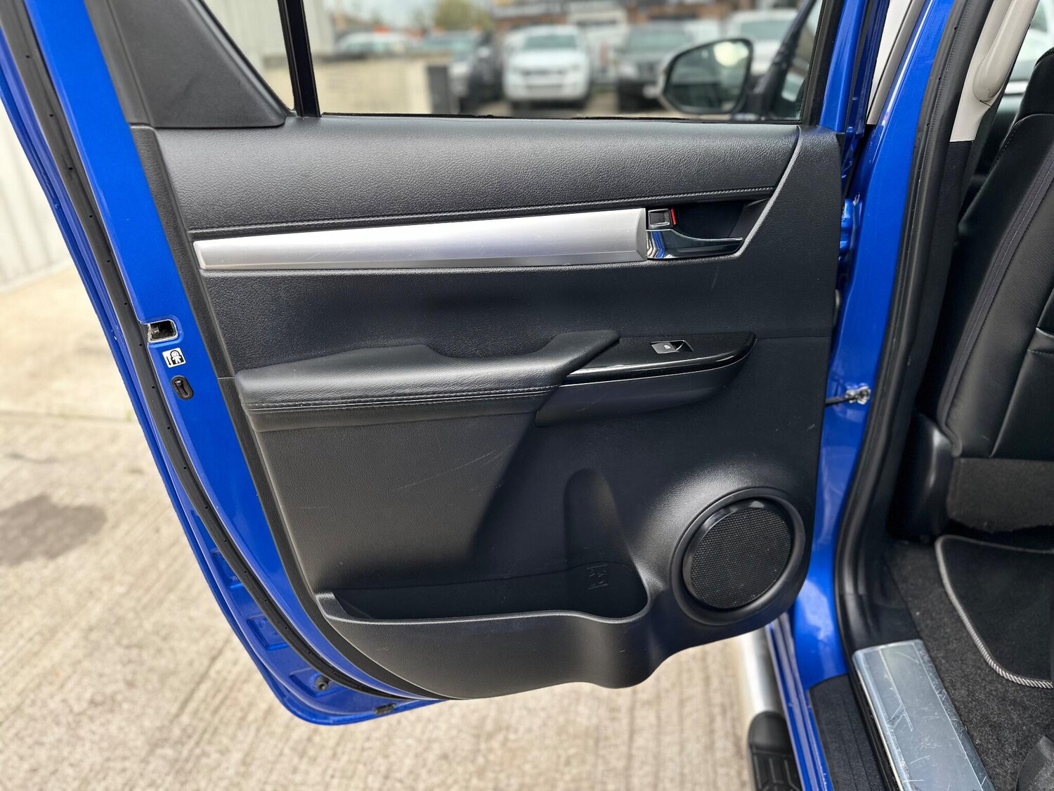 Used Toyota Hilux 2017 for sale - 76472751: Photo 49