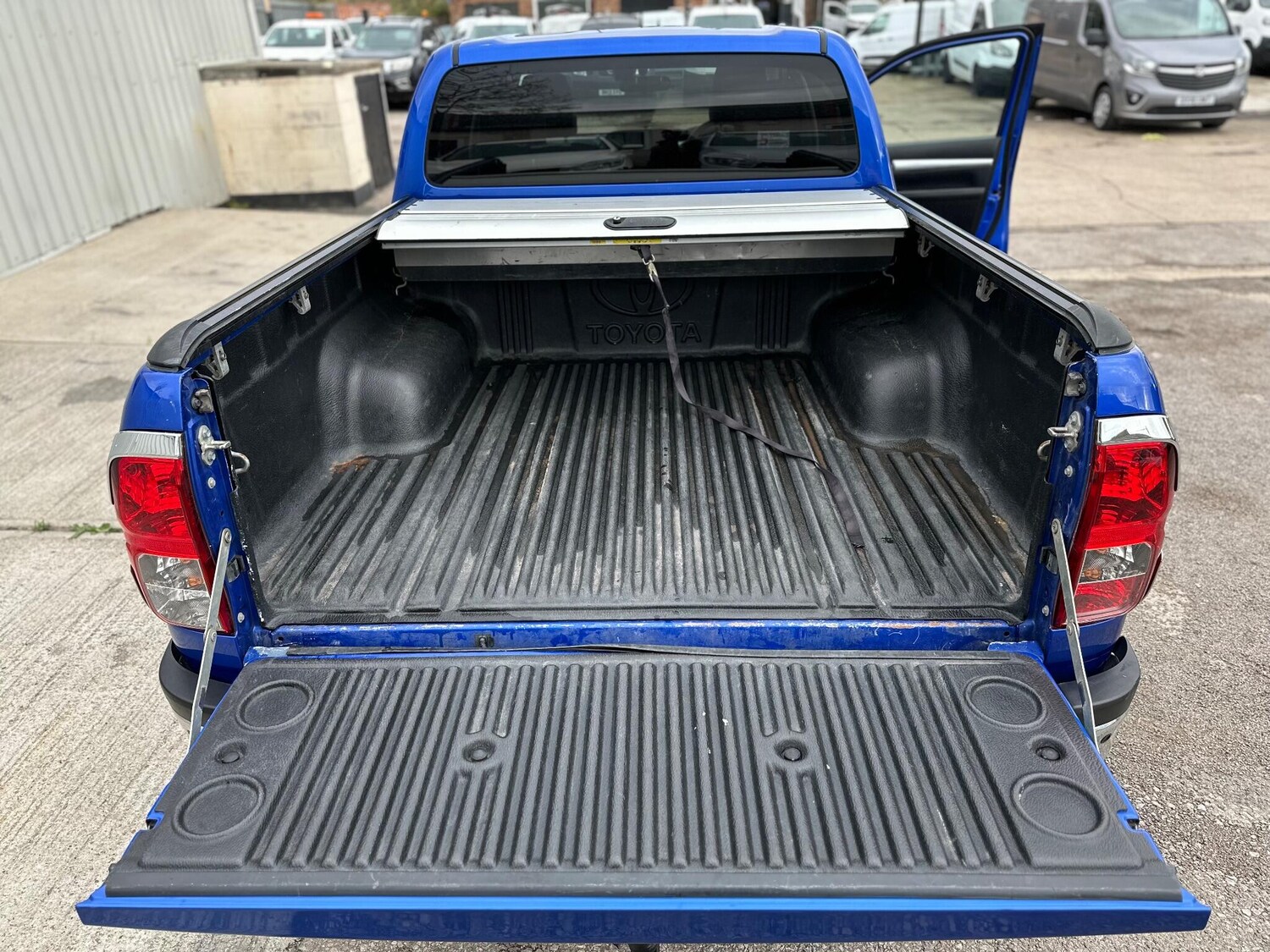 Used Toyota Hilux 2017 for sale - 76472751: Photo 52