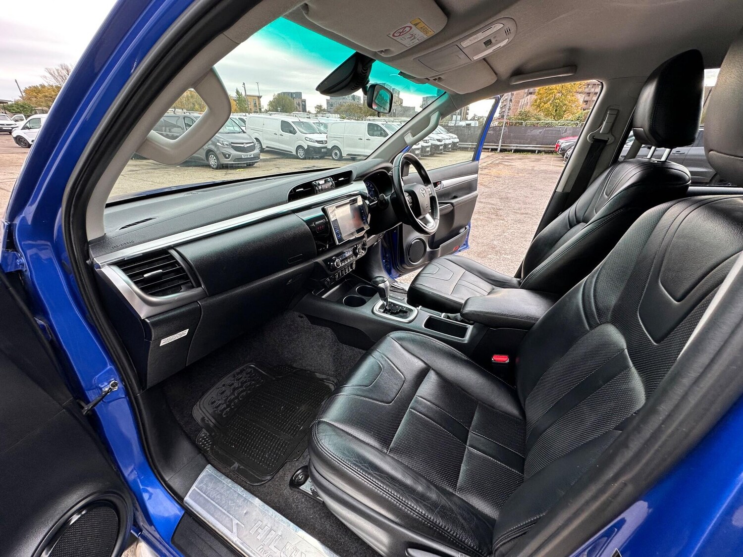 Used Toyota Hilux 2017 for sale - 76472751: Photo 58