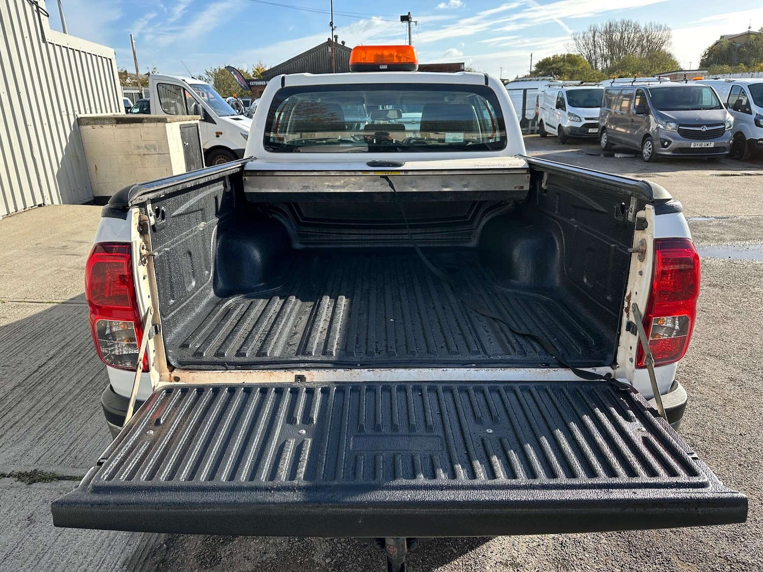 Used Toyota Hilux 2017 for sale - 76398959: Photo 13