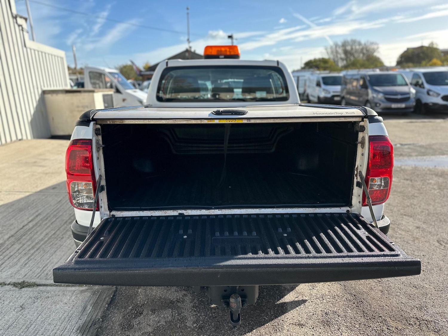 Used Toyota Hilux 2017 for sale - 76398959: Photo 14