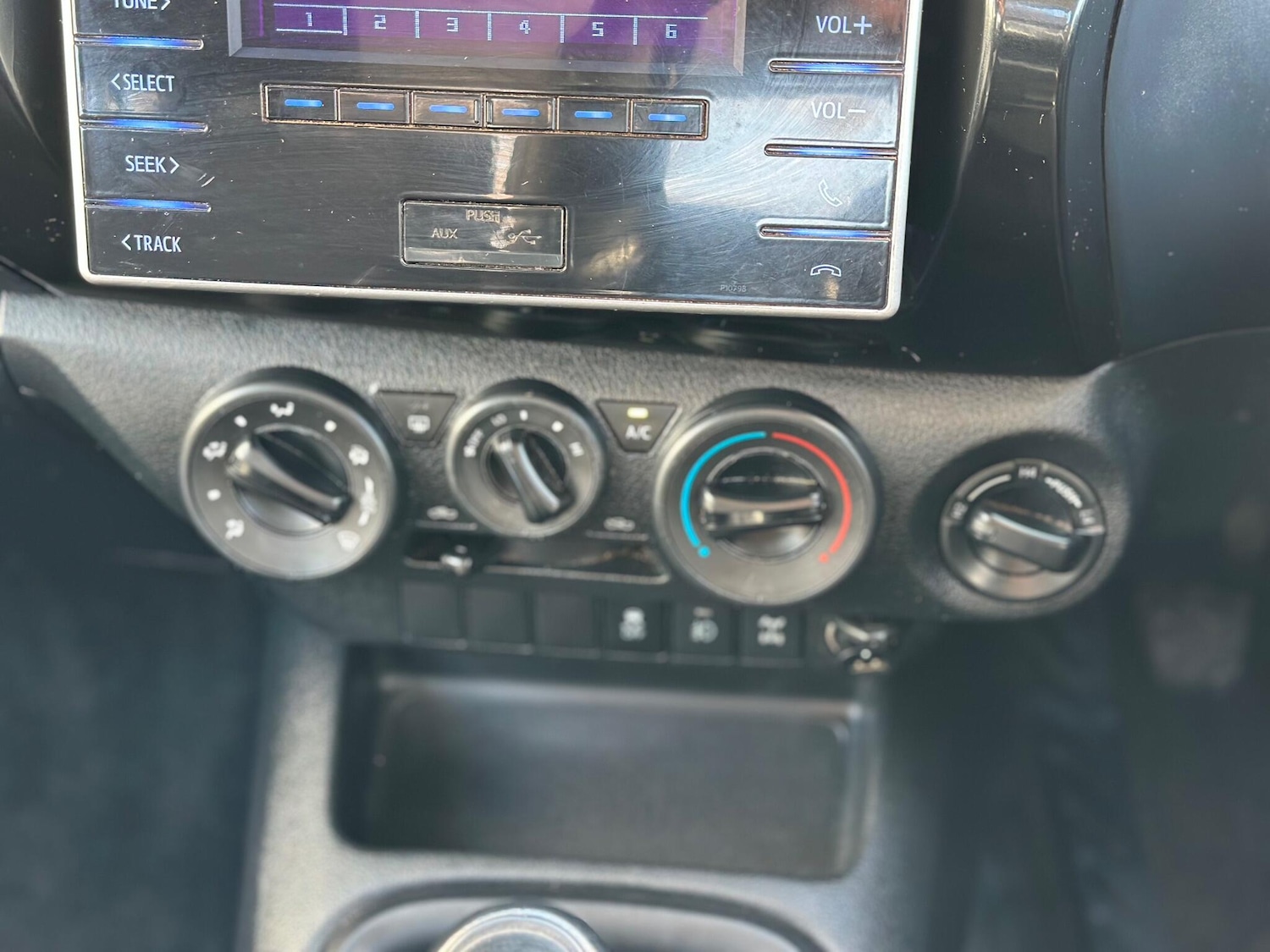 Used Toyota Hilux 2017 for sale - 76398959: Photo 35