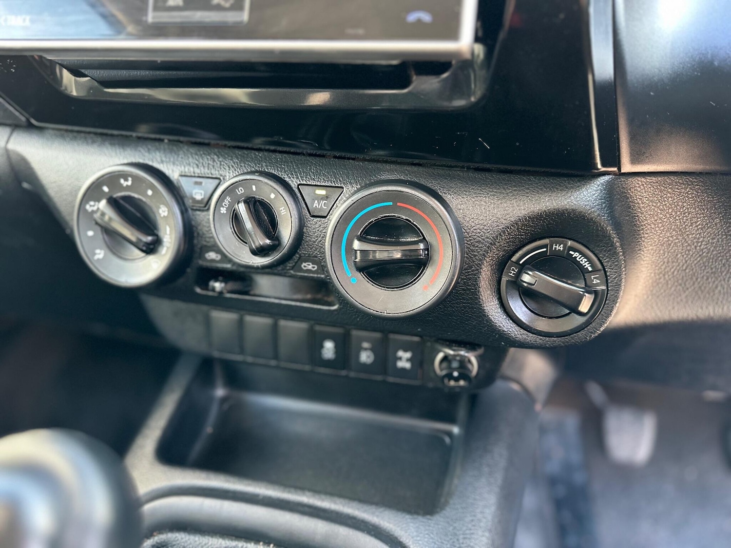 Used Toyota Hilux 2017 for sale - 76398959: Photo 38