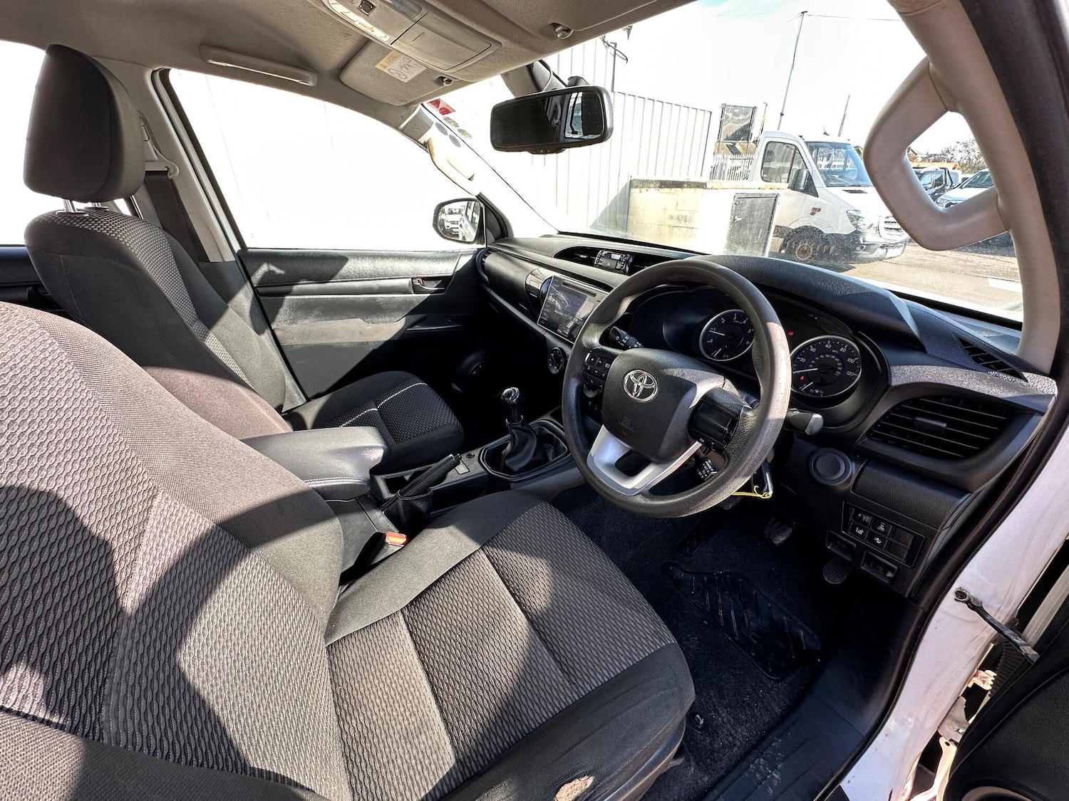 Used Toyota Hilux 2017 for sale - 76398959: Photo 47