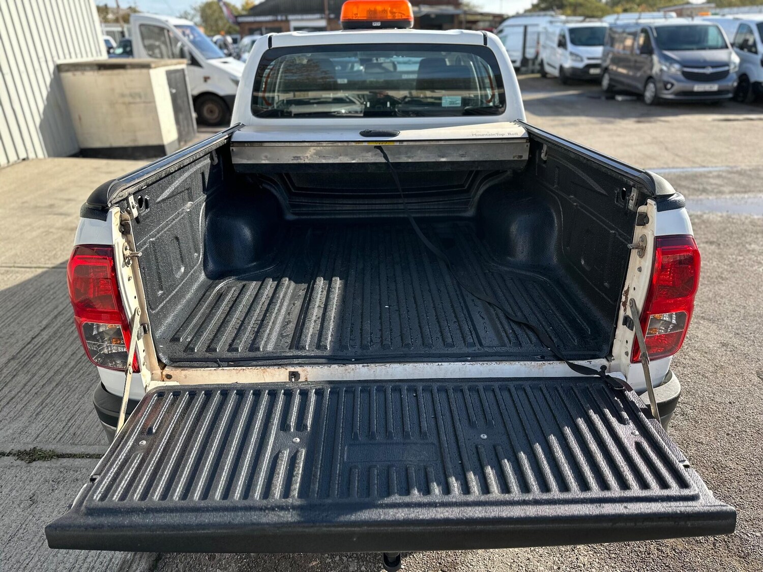 Used Toyota Hilux 2017 for sale - 76398959: Photo 49