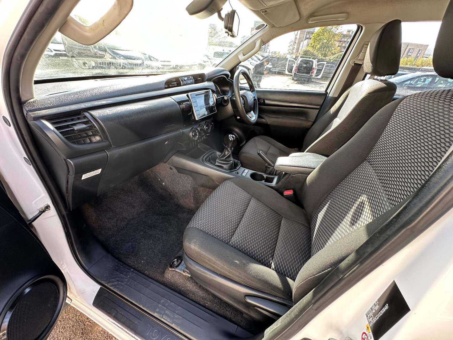 Used Toyota Hilux 2017 for sale - 76398959: Photo 60