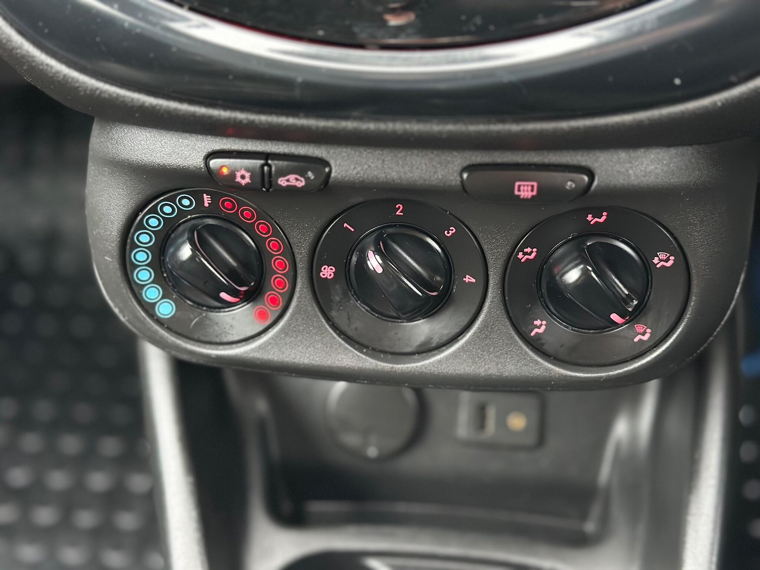 Used Vauxhall Corsa 2015 for sale - 77412090: Photo 41