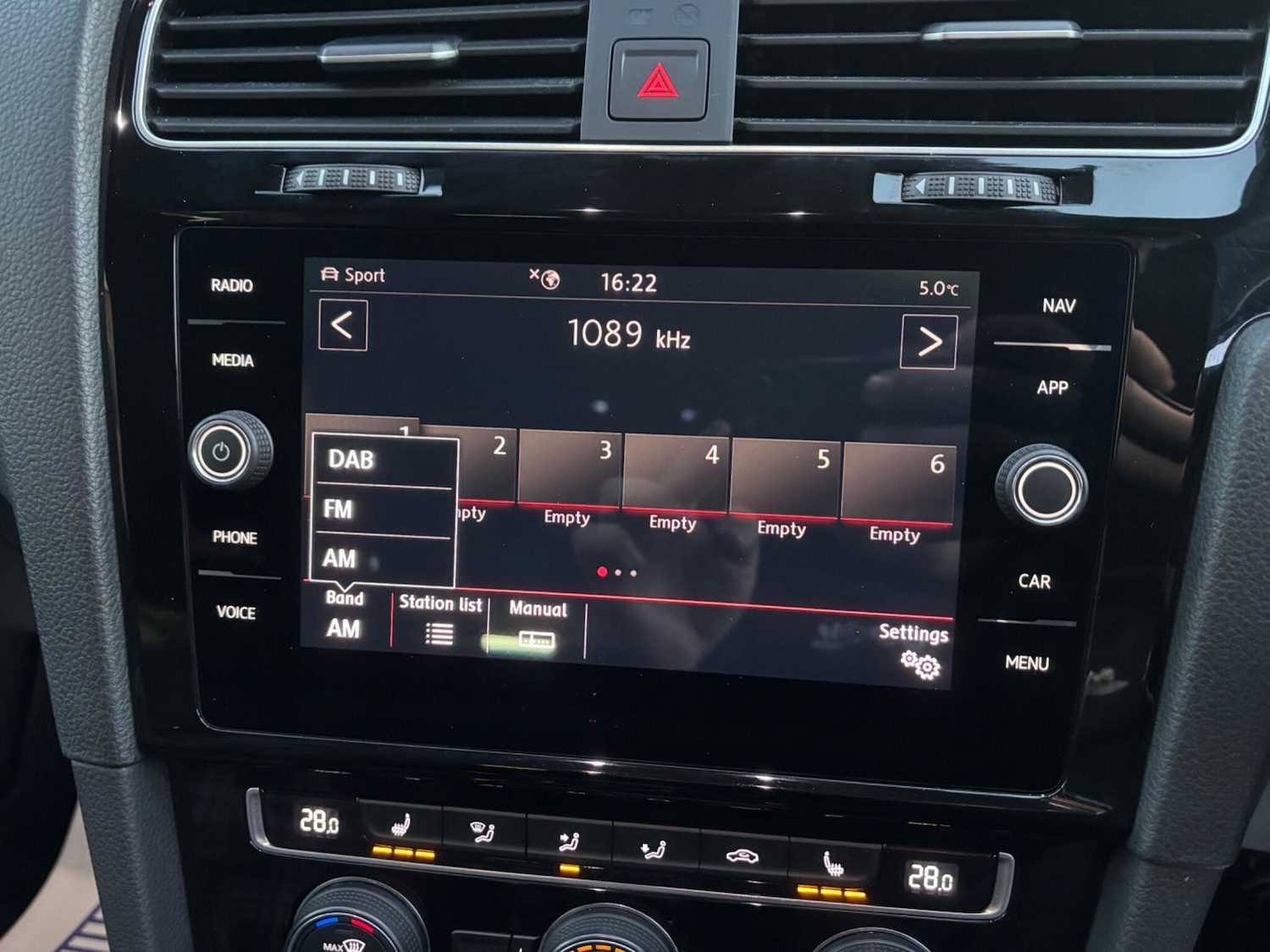 Used Volkswagen Golf 2019 for sale - 77040971: Photo 32