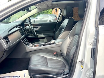 Used Jaguar XF 2018 for sale - 75584131: Photo