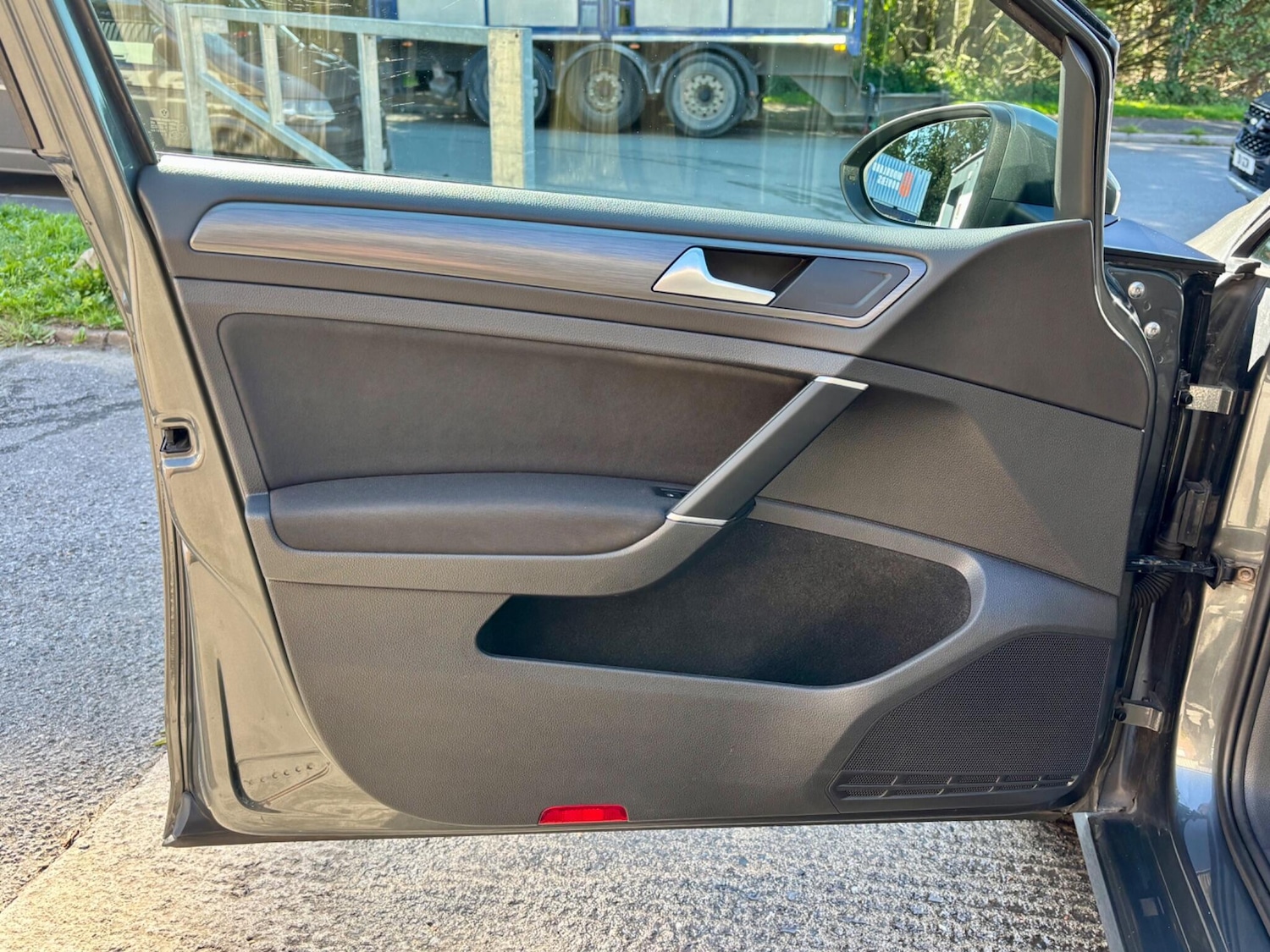 Used Volkswagen Golf 2017 for sale - 76032259: Photo 43