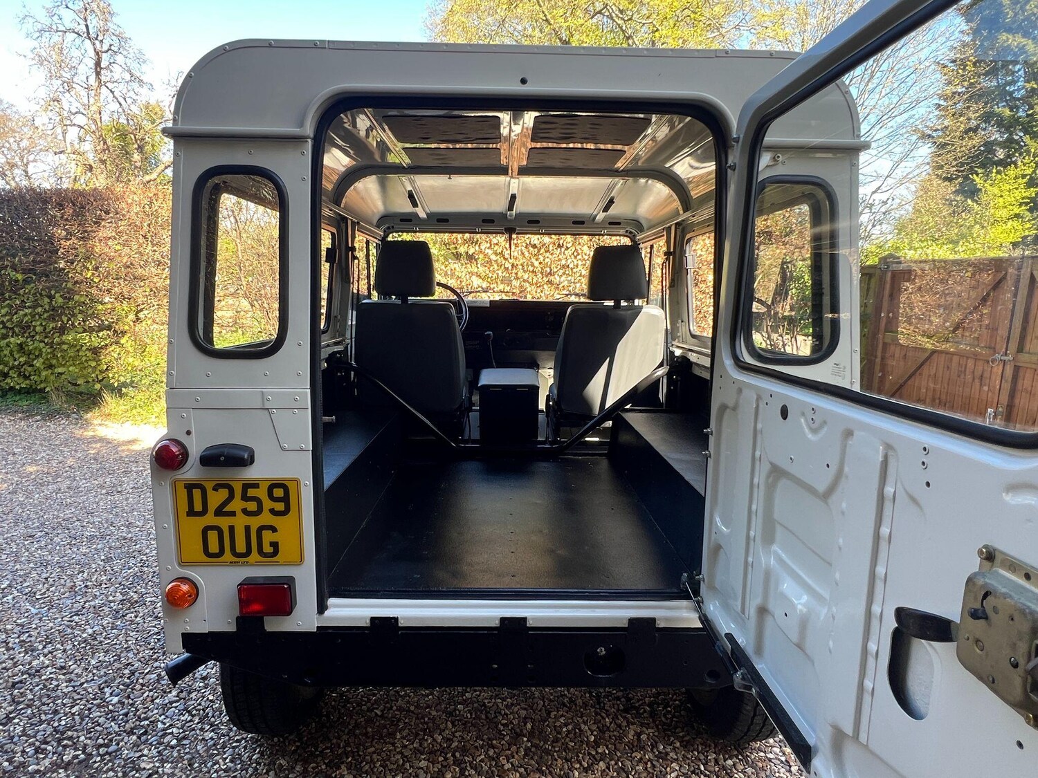 Used Land Rover Defender 90 for sale - 78157130: Photo 17