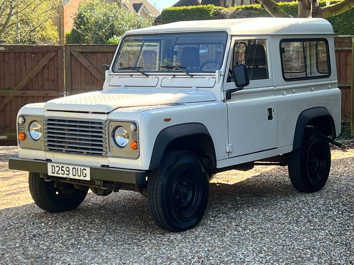 Used Land Rover Defender 90 for sale - 78157130: Photo 2