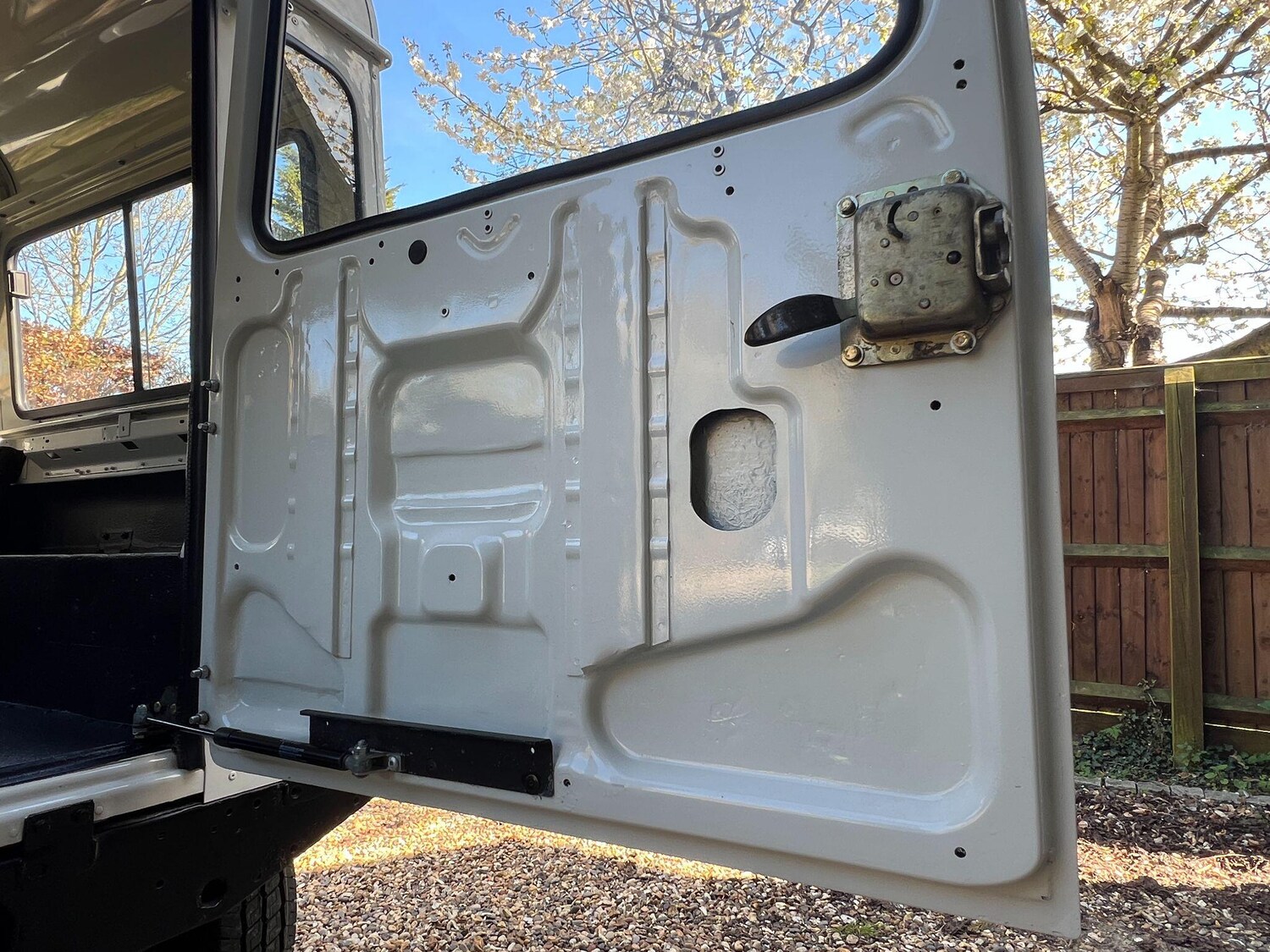 Used Land Rover Defender 90 for sale - 78157130: Photo 29