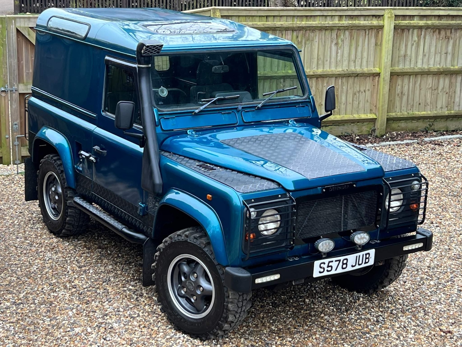 Used Land Rover Defender 90 for sale - 76476459: Photo 3