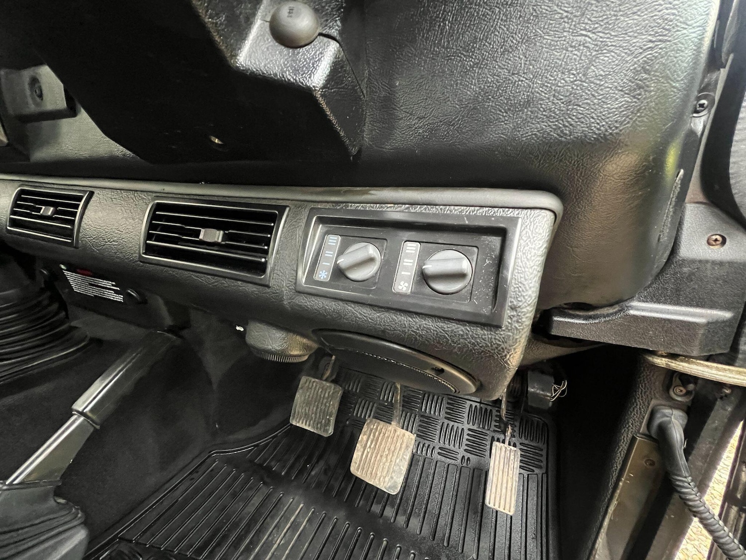 Used Land Rover Defender 2005 for sale - 76645416: Photo 16