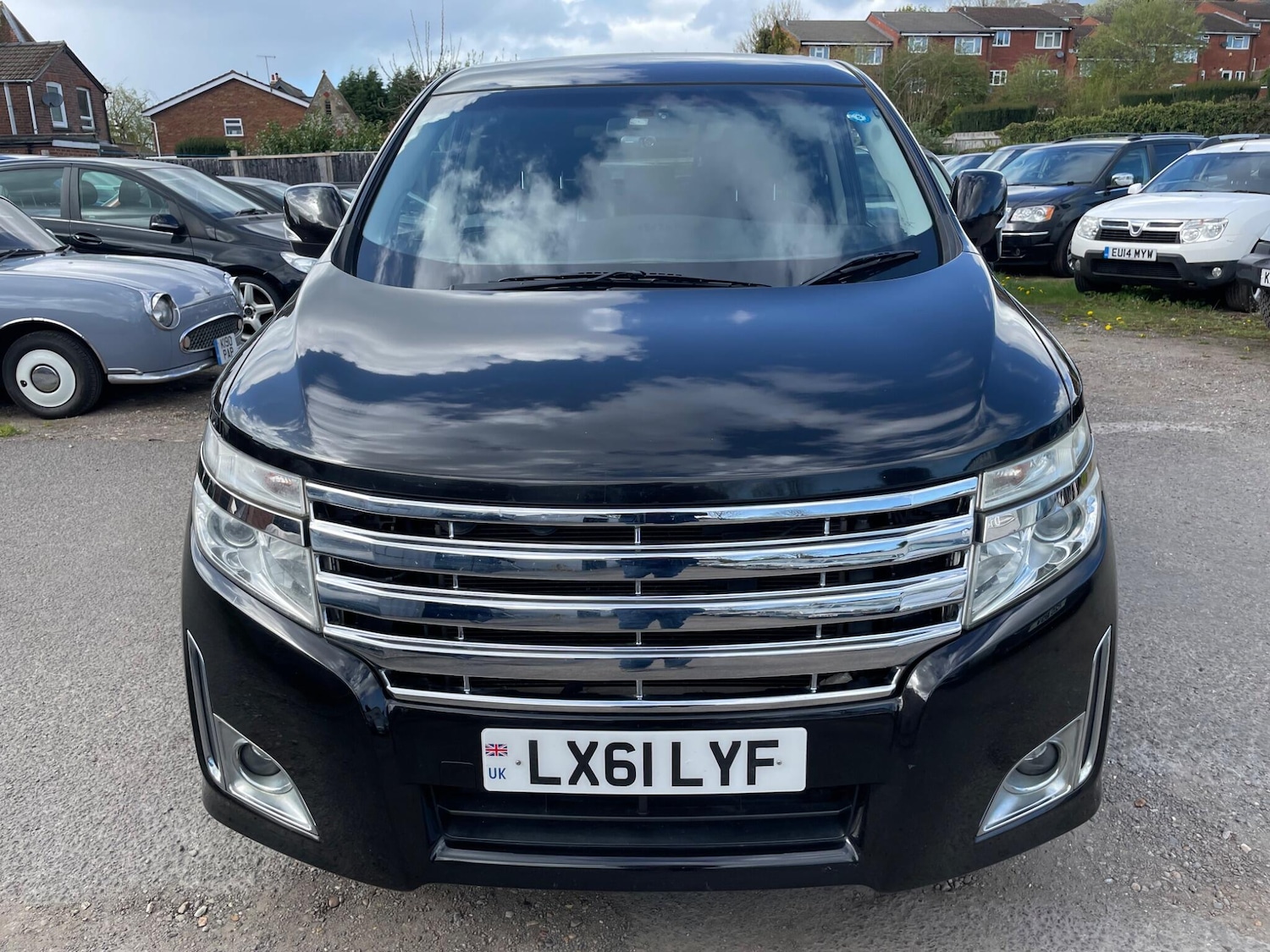 Used Nissan Elgrand for sale - 78214442: Photo 2