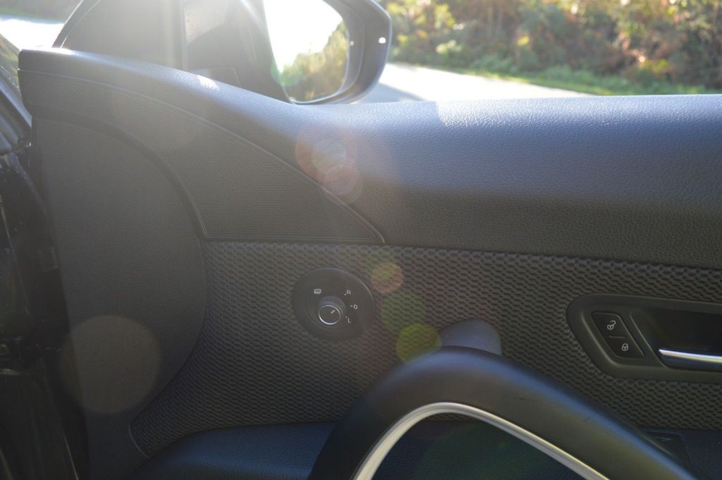 Used Volkswagen Scirocco 2015 for sale - 76660195: Photo 25