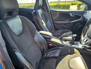 Used Volvo V40 2015 for sale - 79458471: Photo