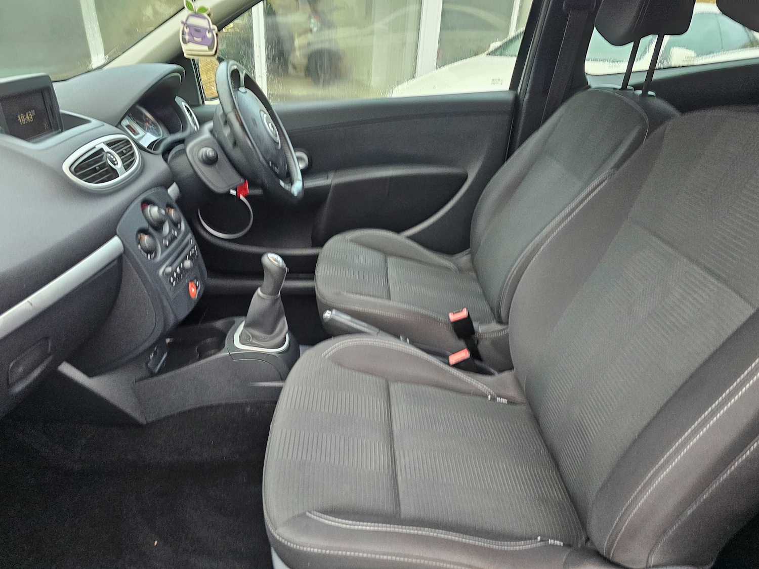 Used Renault Clio 2011 for sale - 77355223: Photo 8