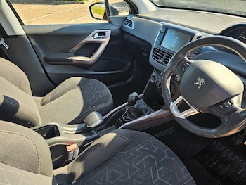 Used Peugeot 2008 2015 for sale - 76386899: Photo