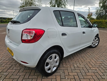 Used Dacia Sandero 2014 for sale - 76386897: Photo