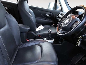 Used Jeep Renegade 2021 for sale - 76597028: Photo