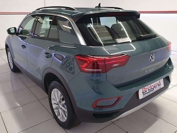 Used Volkswagen T-Roc 2023 for sale - 77813864: Photo