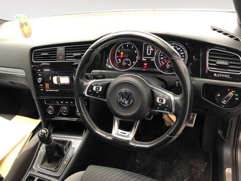 Used Volkswagen Golf 2019 for sale - 76174755: Photo 2