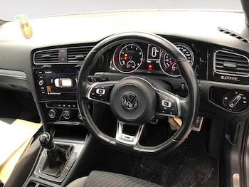 Used Volkswagen Golf 2019 for sale - 76174755: Photo