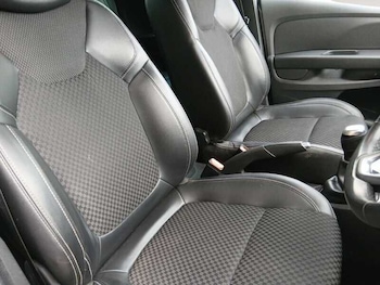 Used Renault Clio 2019 for sale - 78596033: Photo