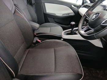 Used Renault Clio 2023 for sale - 77814648: Photo