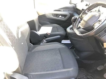 Used Peugeot Rifter 2020 for sale - 76458009: Photo