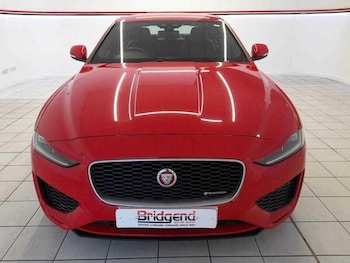 Used Jaguar XE 2019 for sale - 75494104: Photo