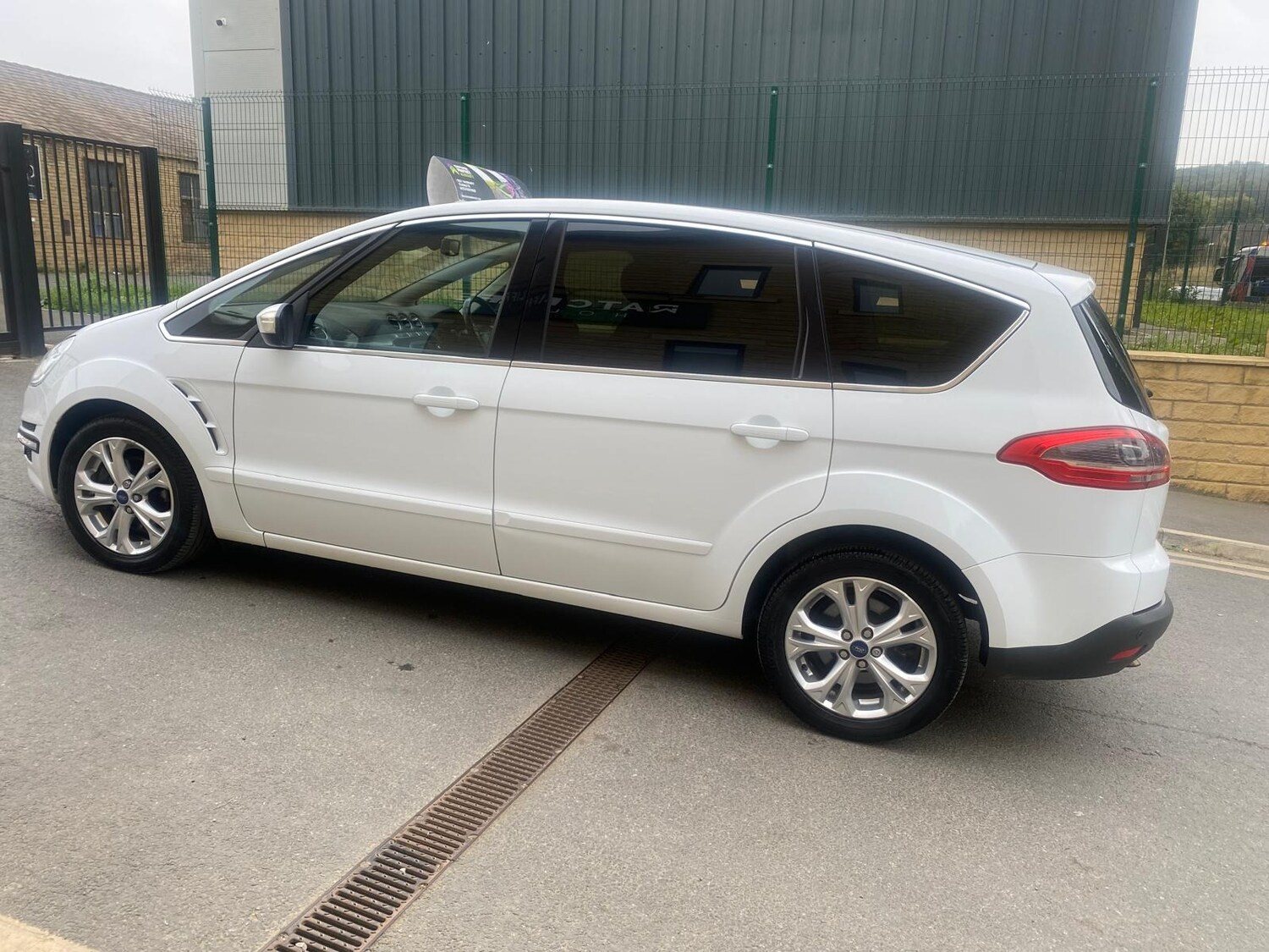 Used Ford S-Max 2013 for sale - 72336927: Photo 10