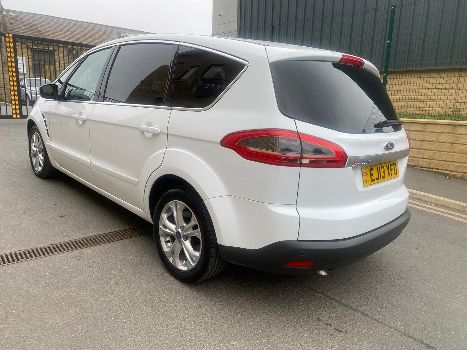 Used Ford S-Max 2013 for sale - 72336927: Photo 13