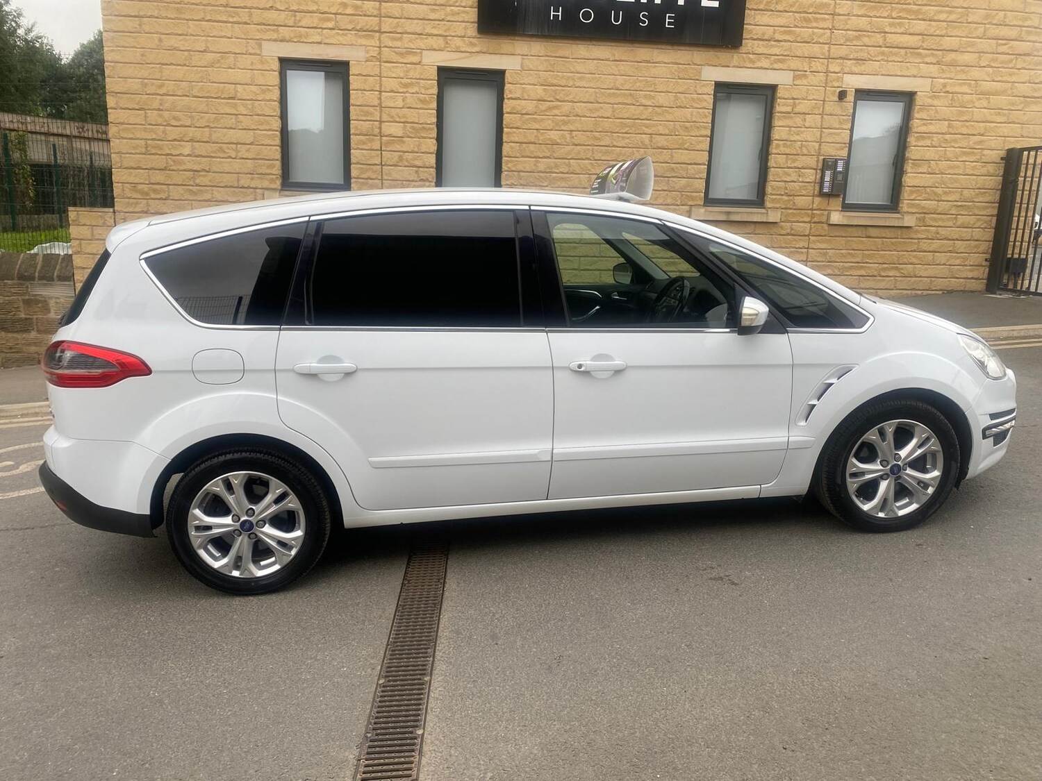 Used Ford S-Max 2013 for sale - 72336927: Photo 14